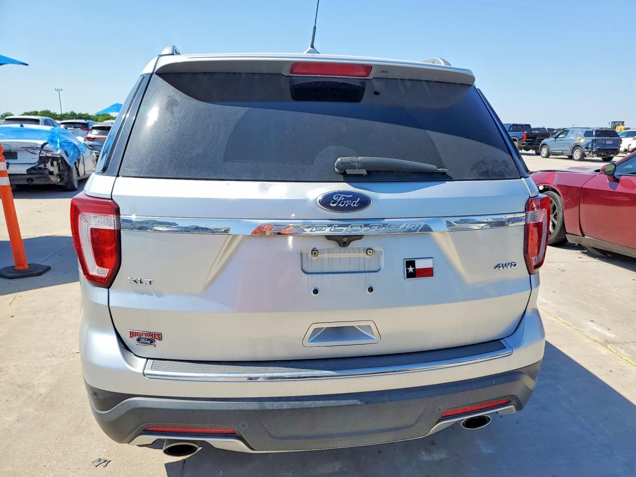 2018 FORD EXPLORER XLT photo 11