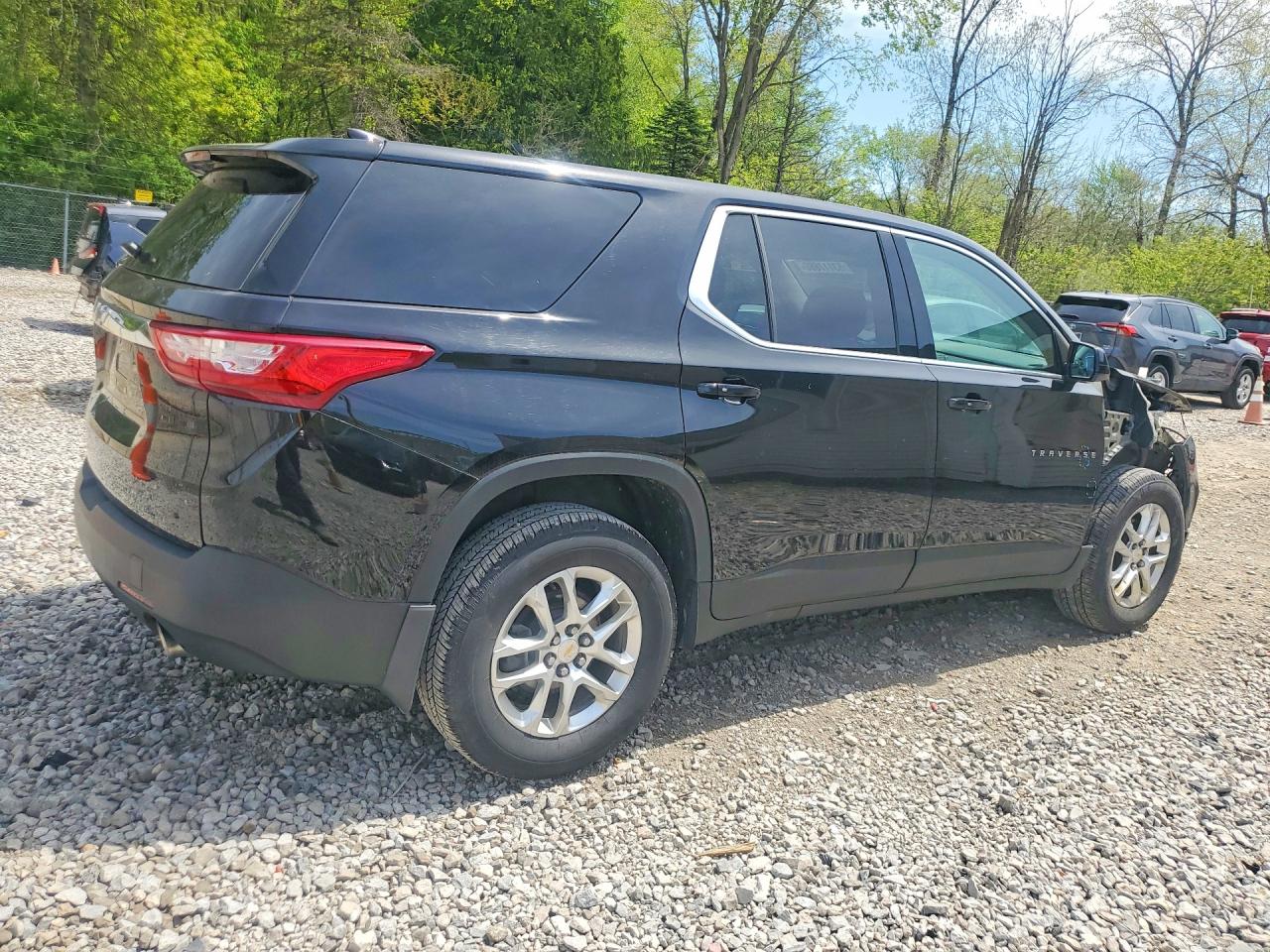 2019 CHEVROLET TRAVERSE LS photo 5