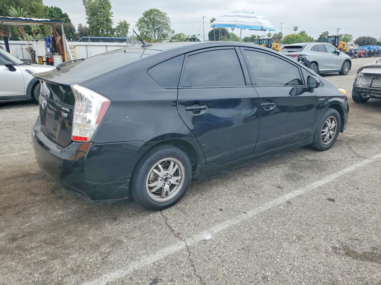 2011 TOYOTA PRIUS TWO photo 5