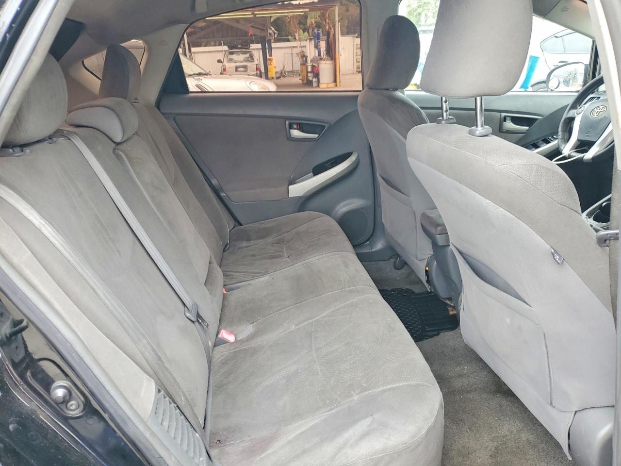 2011 TOYOTA PRIUS TWO photo 19
