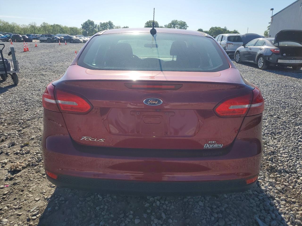 2017 FORD FOCUS SE photo 11