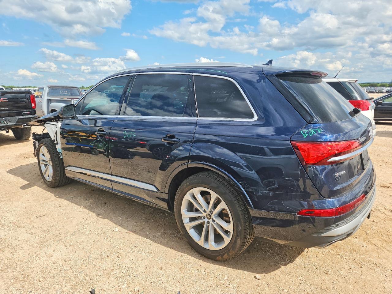 2025 AUDI Q7 PRESTIGE photo 3