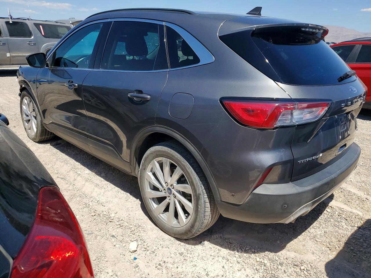 2022 FORD ESCAPE TITANIUM photo 2