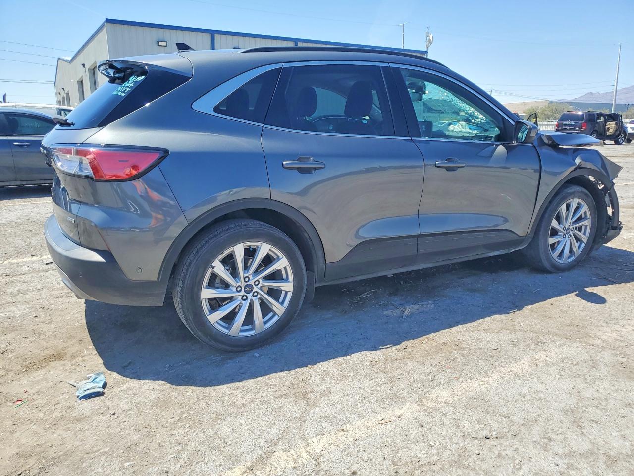 2022 FORD ESCAPE TITANIUM photo 3
