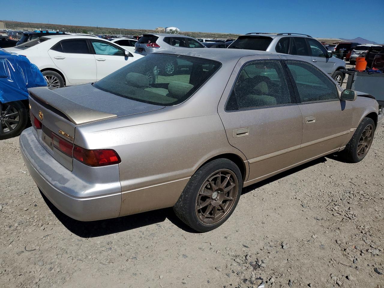 1997 TOYOTA CAMRY LE photo 7