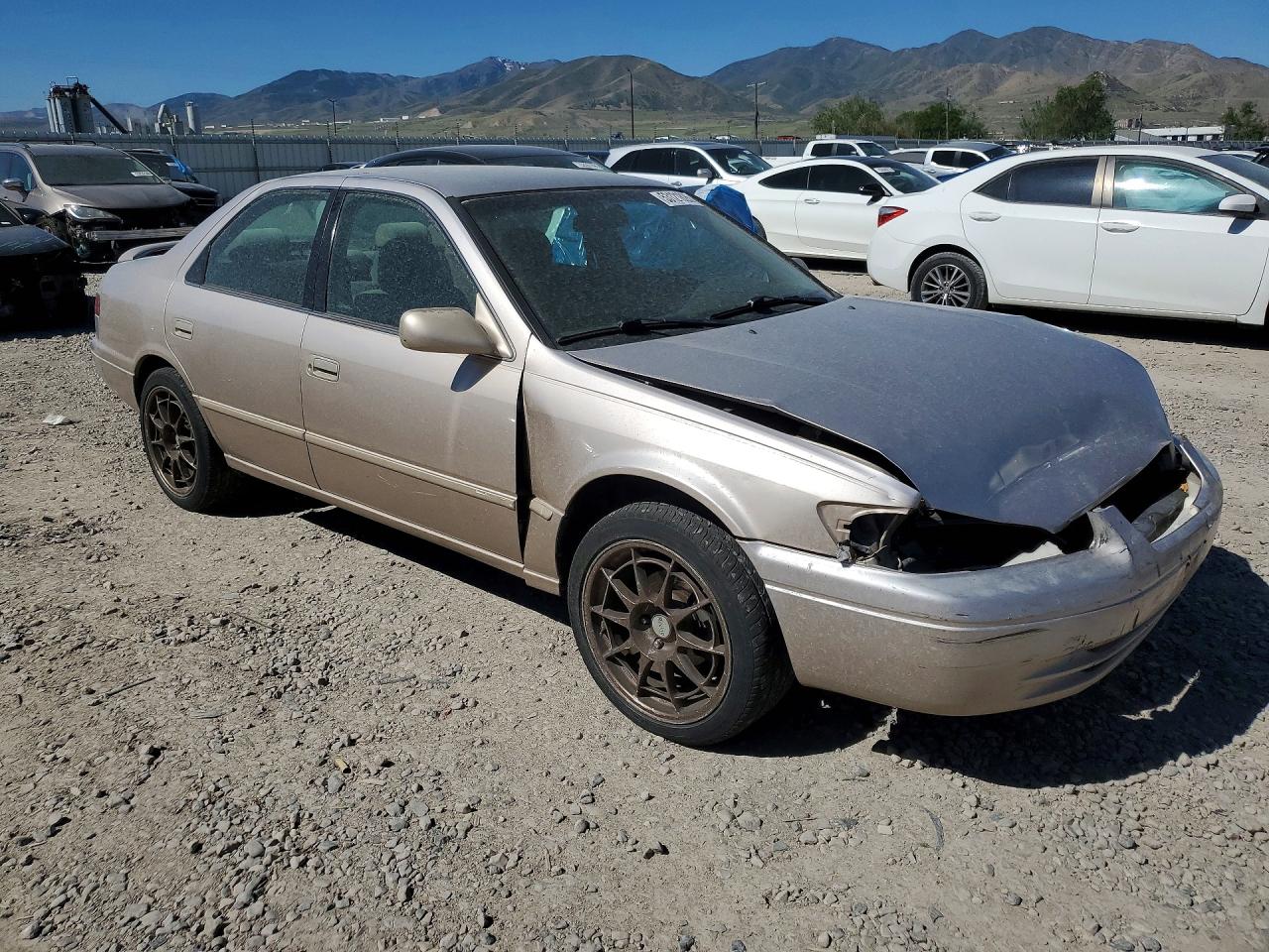 1997 TOYOTA CAMRY LE photo 10