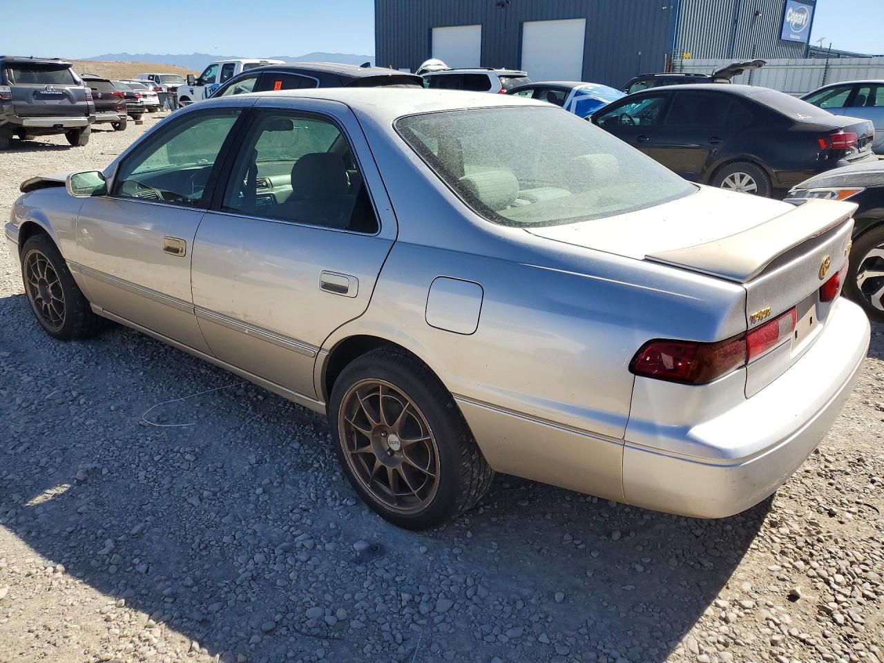 1997 TOYOTA CAMRY LE photo 4