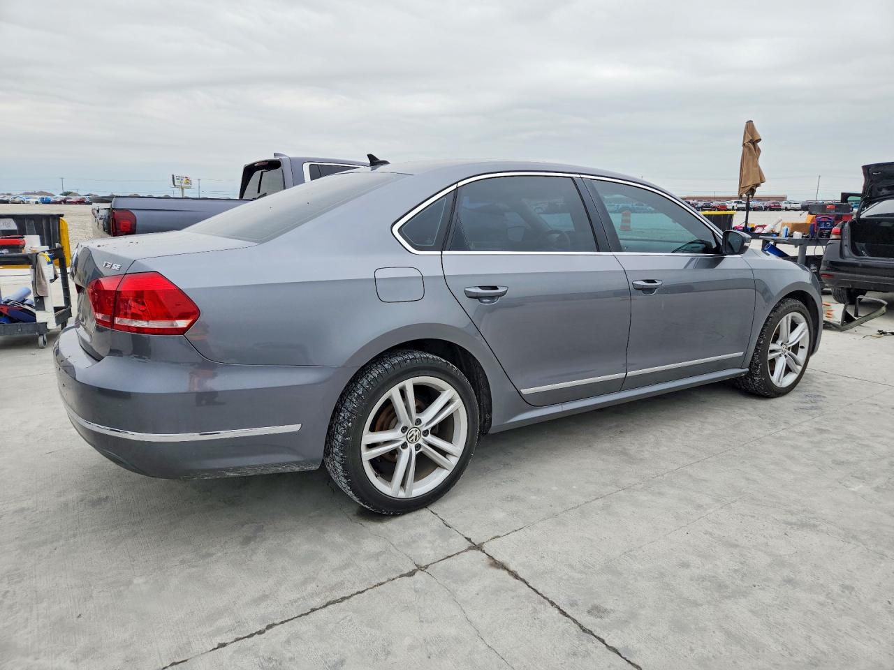 2015 VOLKSWAGEN PASSAT SE photo 5