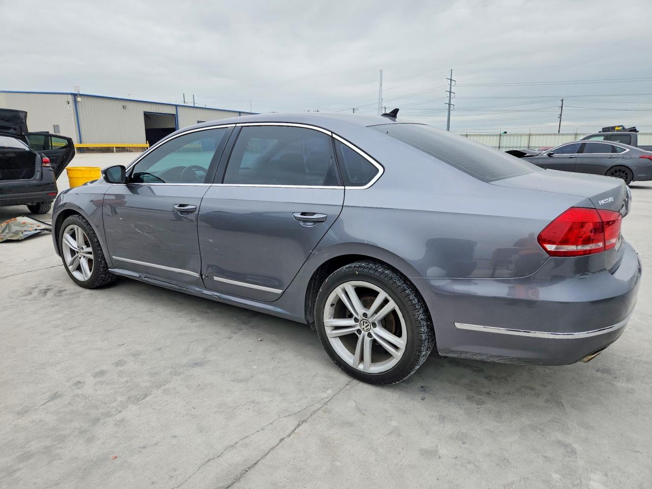 2015 VOLKSWAGEN PASSAT SE photo 3