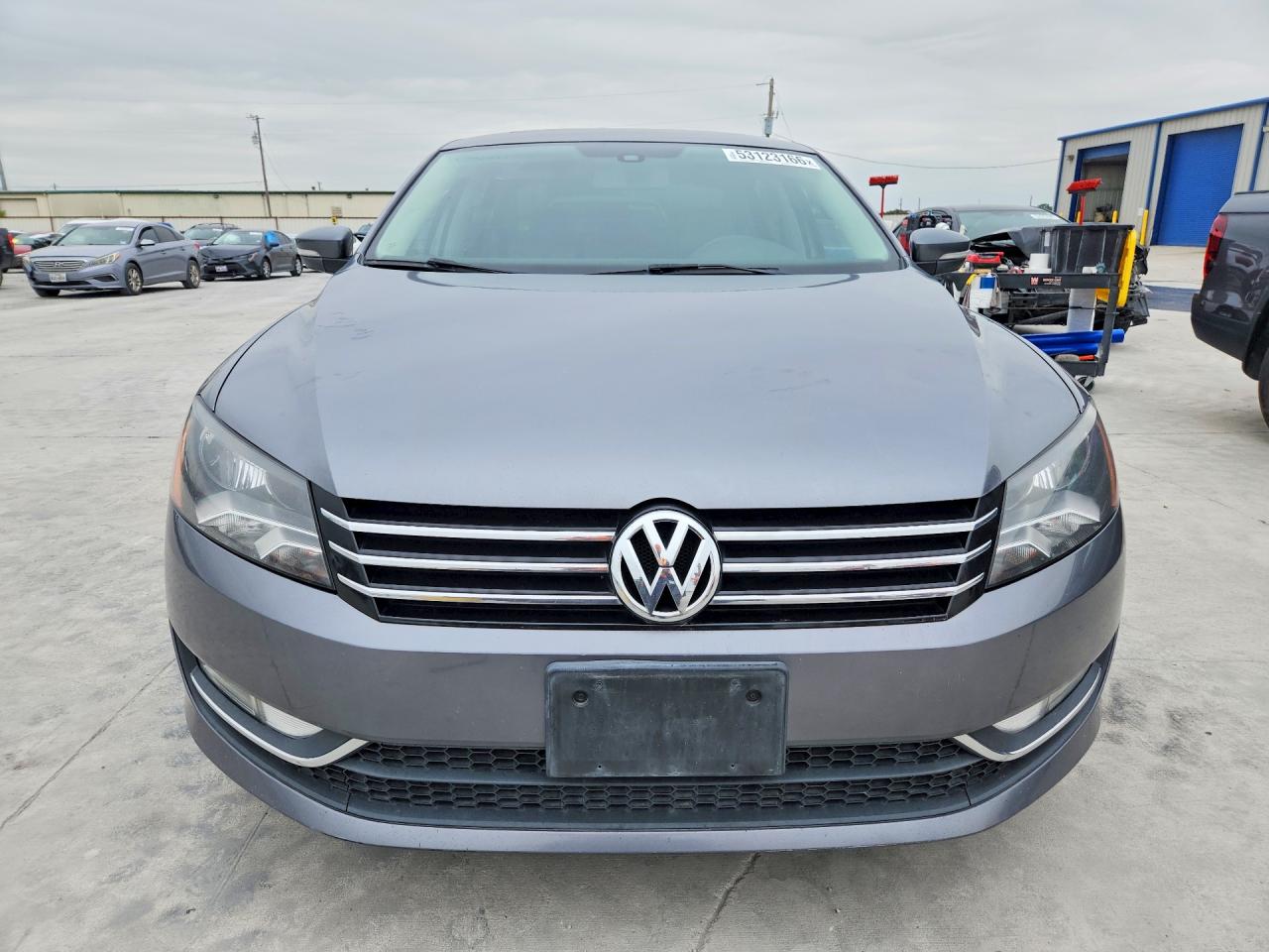 2015 VOLKSWAGEN PASSAT SE photo 9