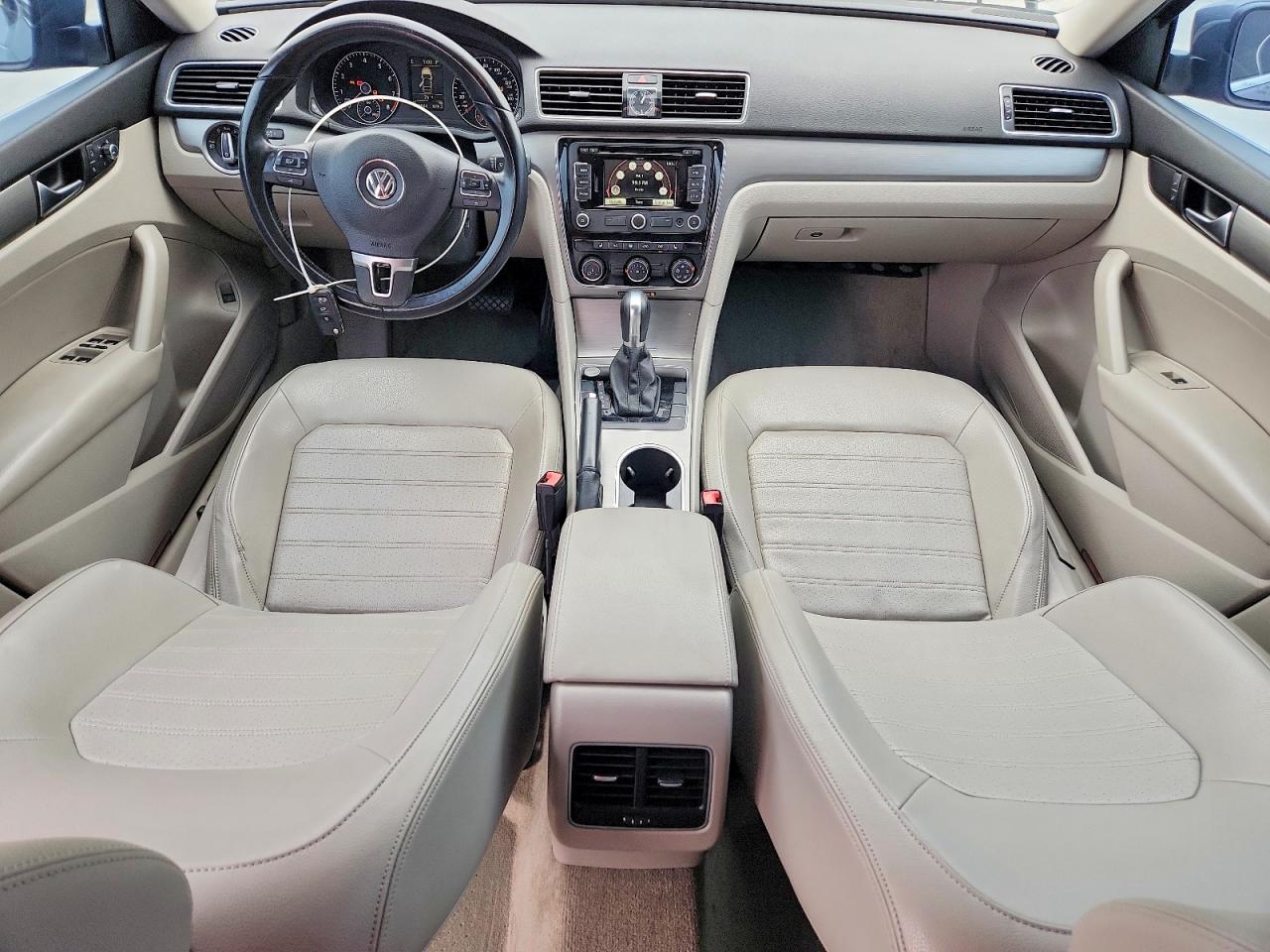 2015 VOLKSWAGEN PASSAT SE photo 15