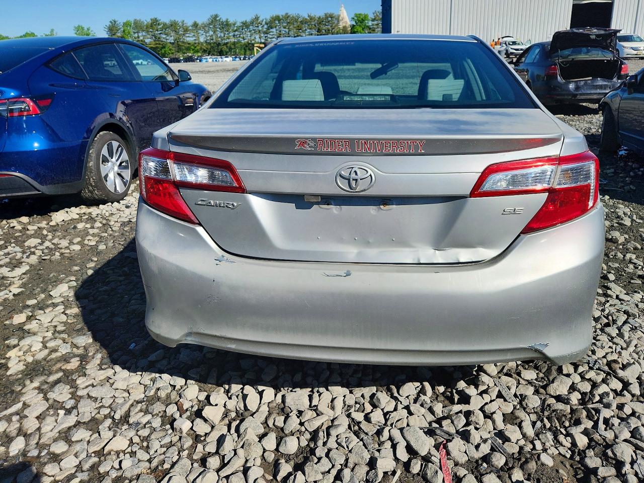 2014 TOYOTA CAMRY LE photo 16