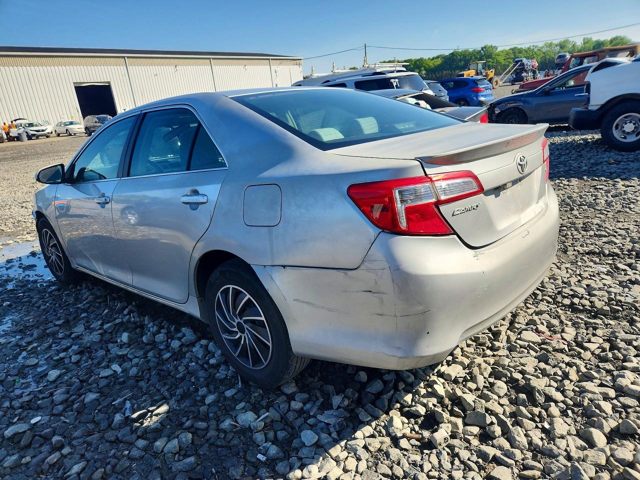 2014 TOYOTA CAMRY LE photo 4