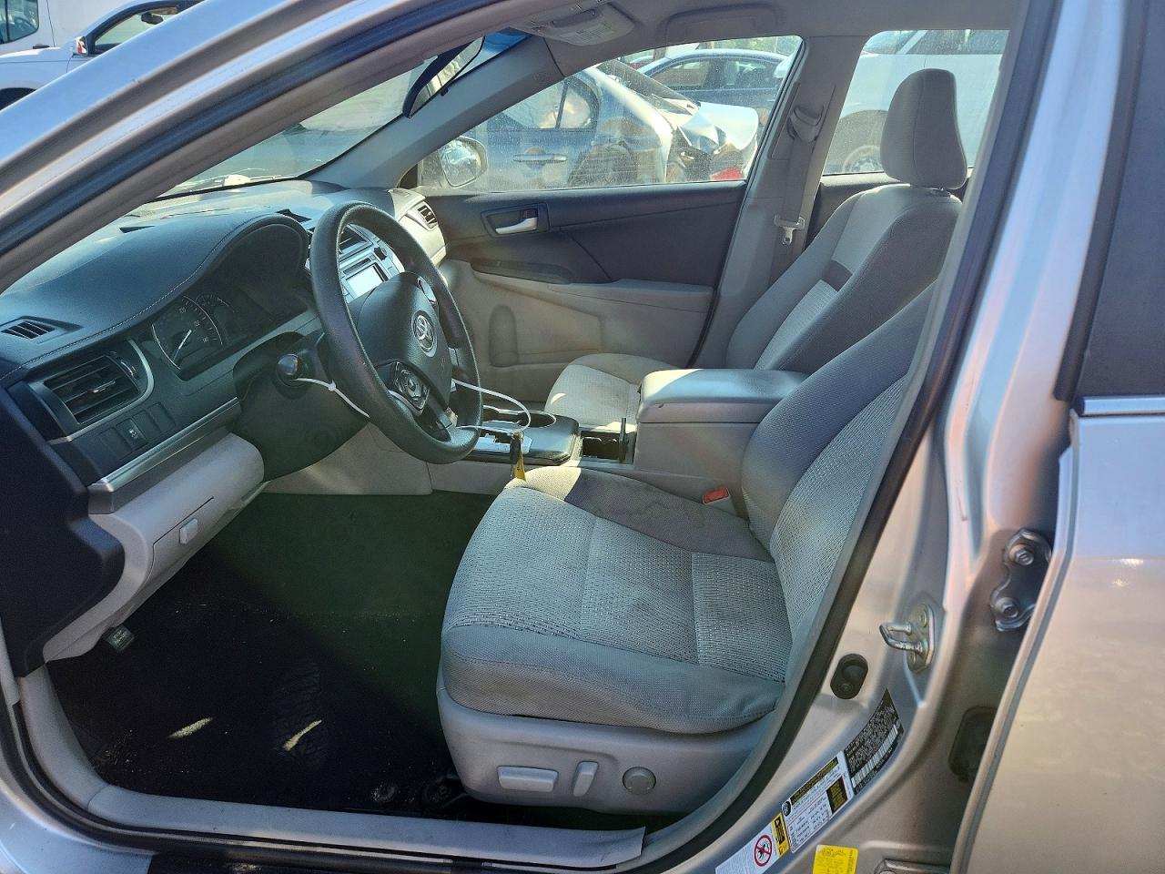 2014 TOYOTA CAMRY LE photo 19