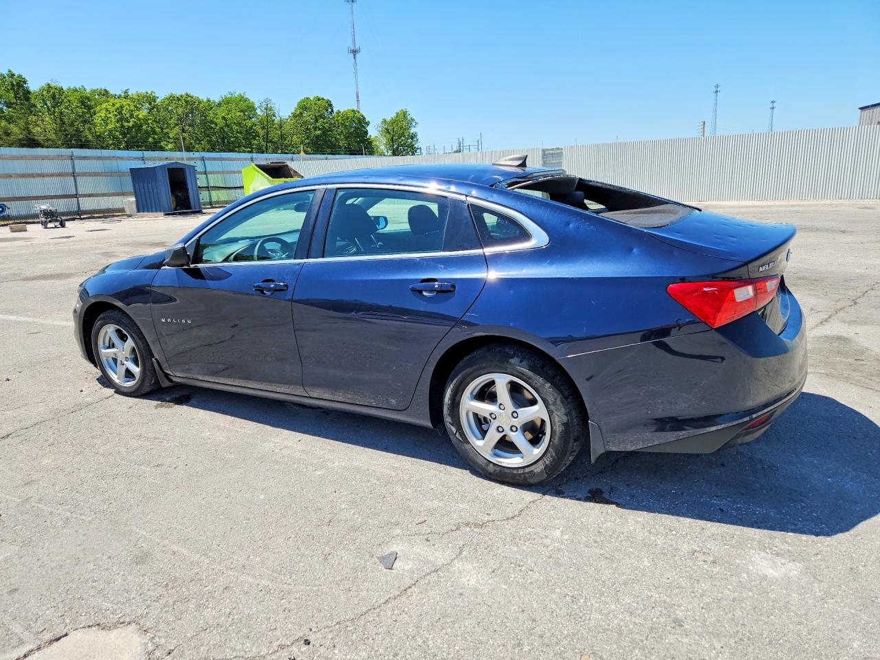 2018 CHEVROLET MALIBU LS photo 3