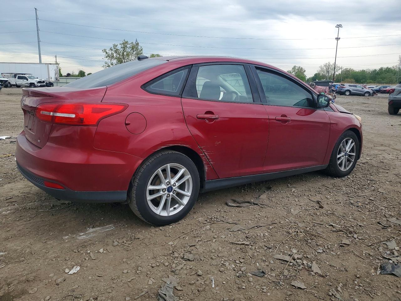 2017 FORD FOCUS SE photo 3