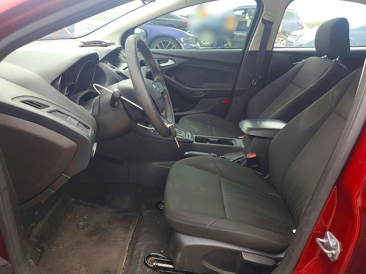 2017 FORD FOCUS SE photo 7