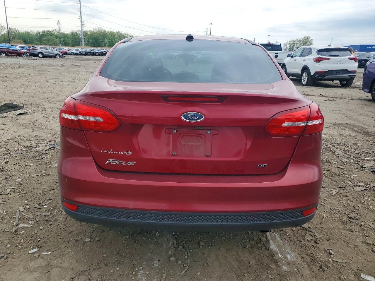 2017 FORD FOCUS SE photo 6