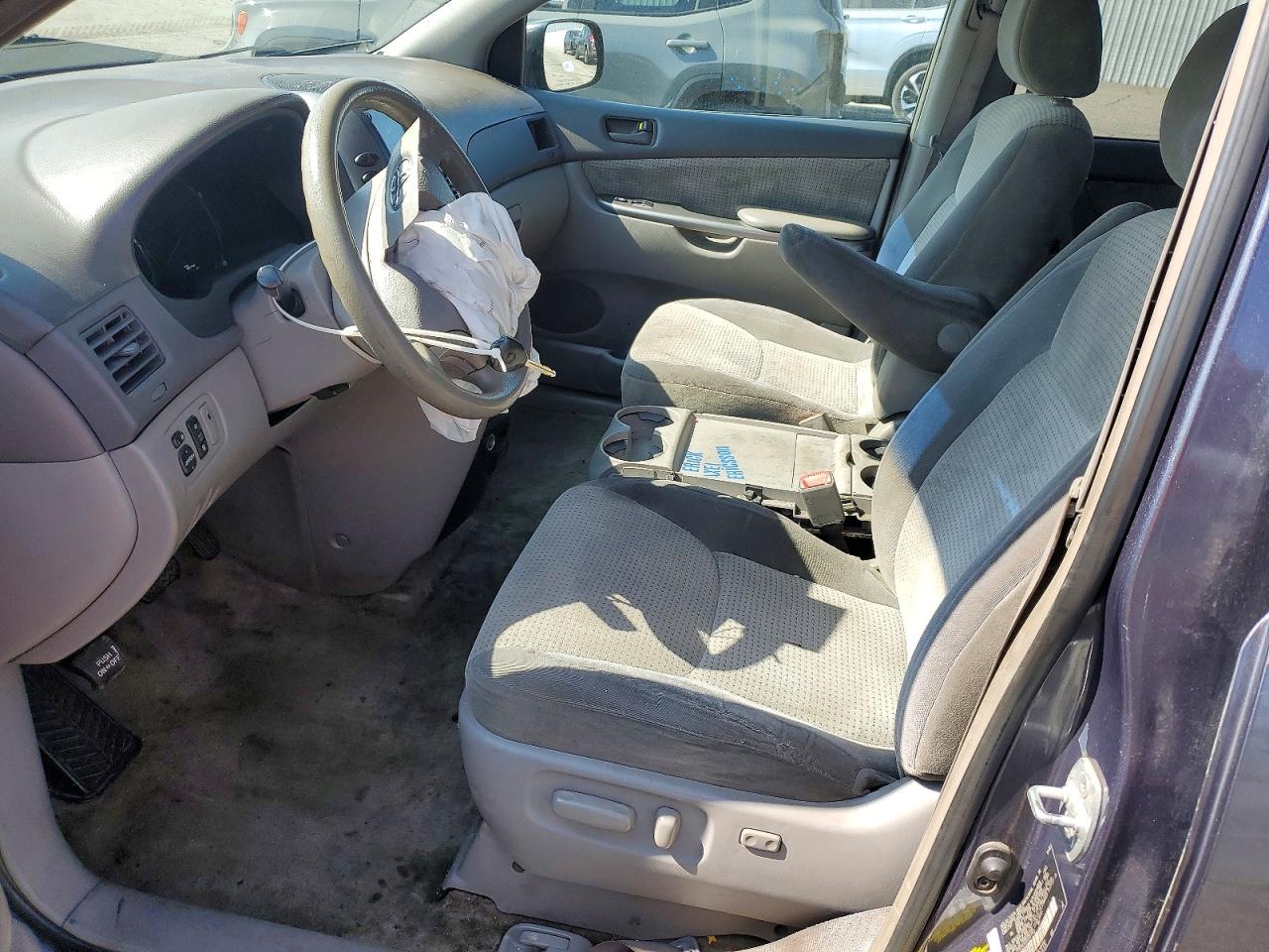 2006 TOYOTA SIENNA photo 13