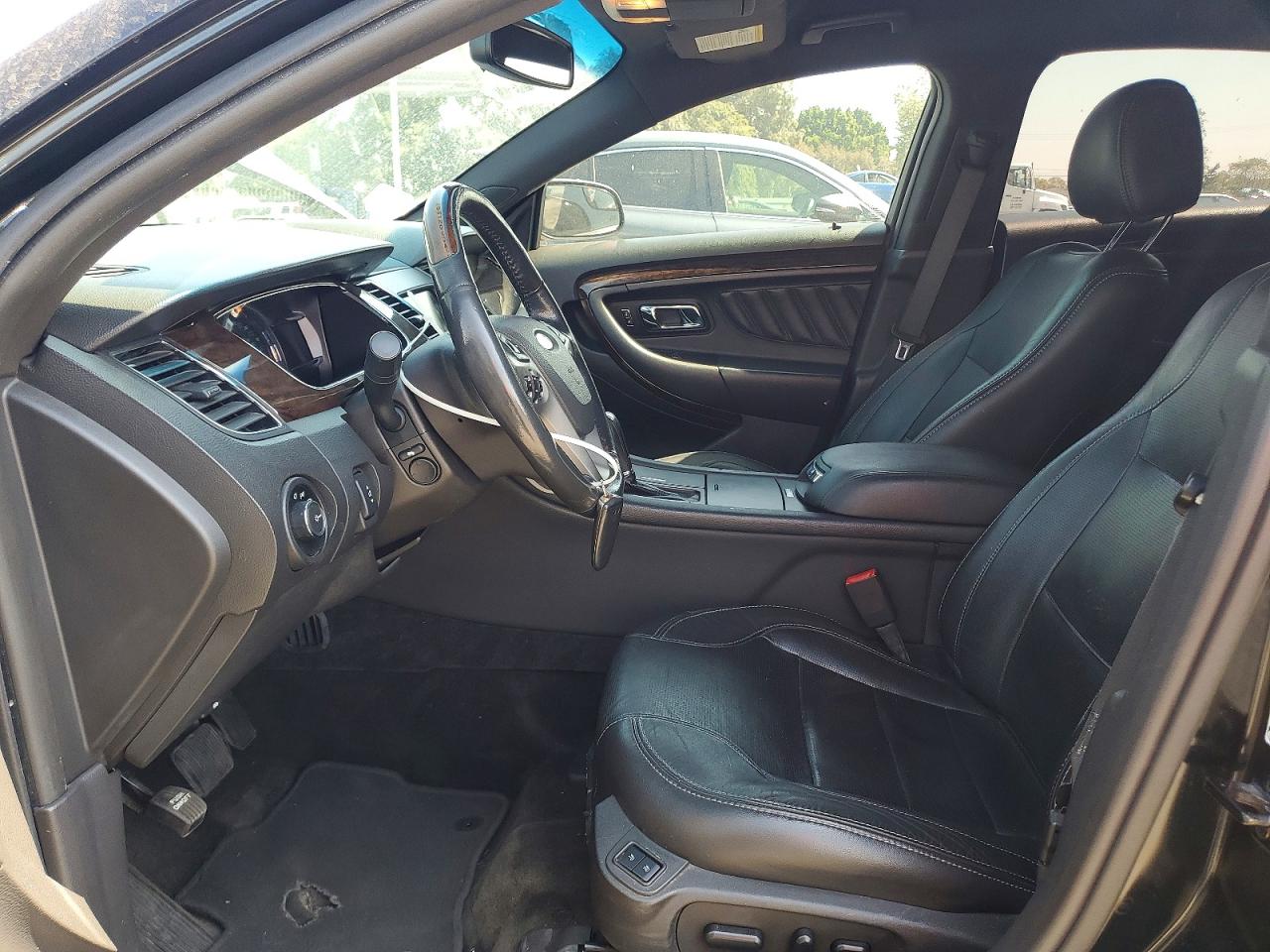 2015 FORD TAURUS photo 13