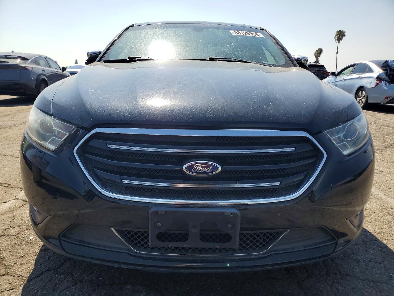 2015 FORD TAURUS photo 9