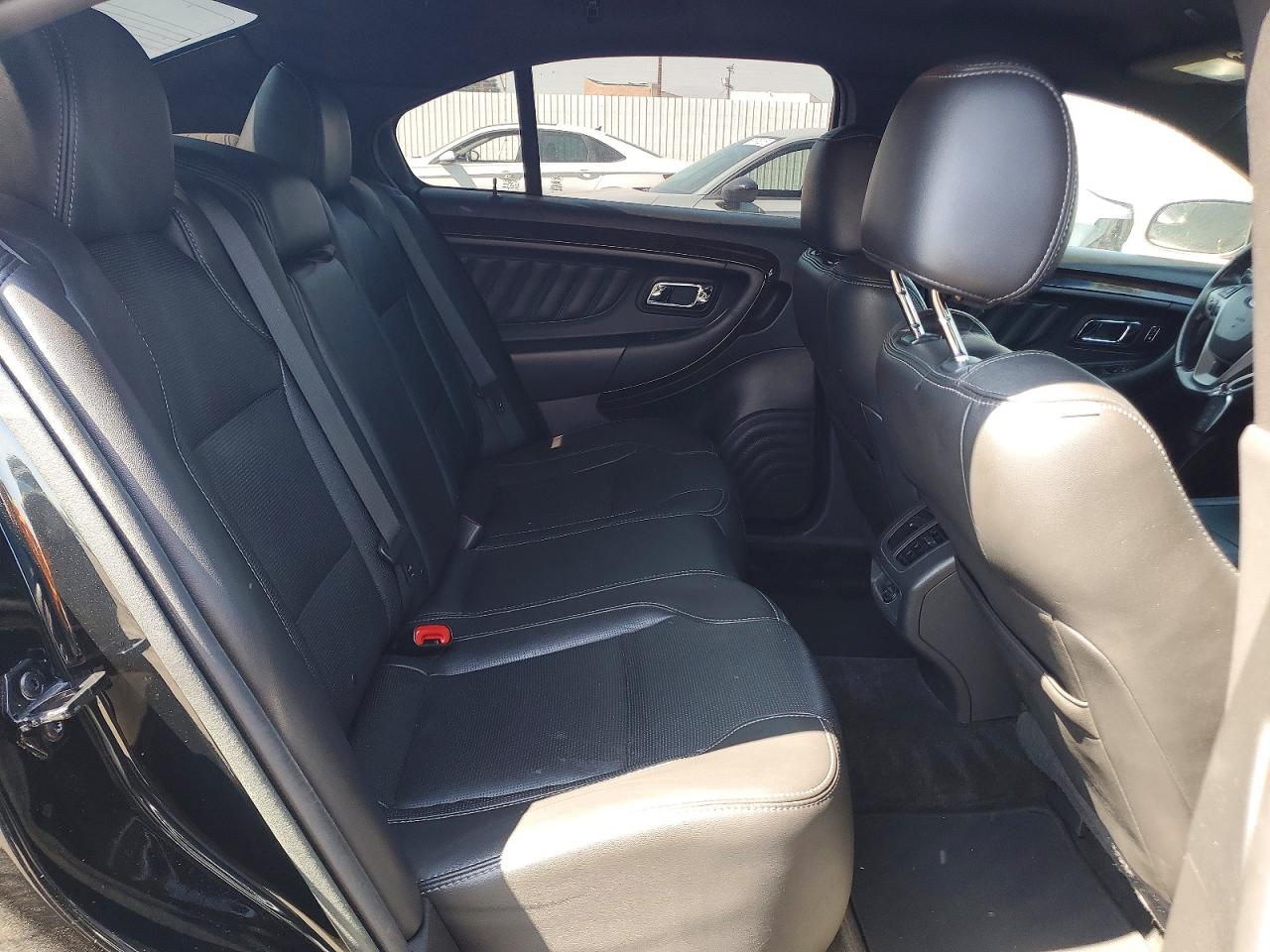 2015 FORD TAURUS photo 19
