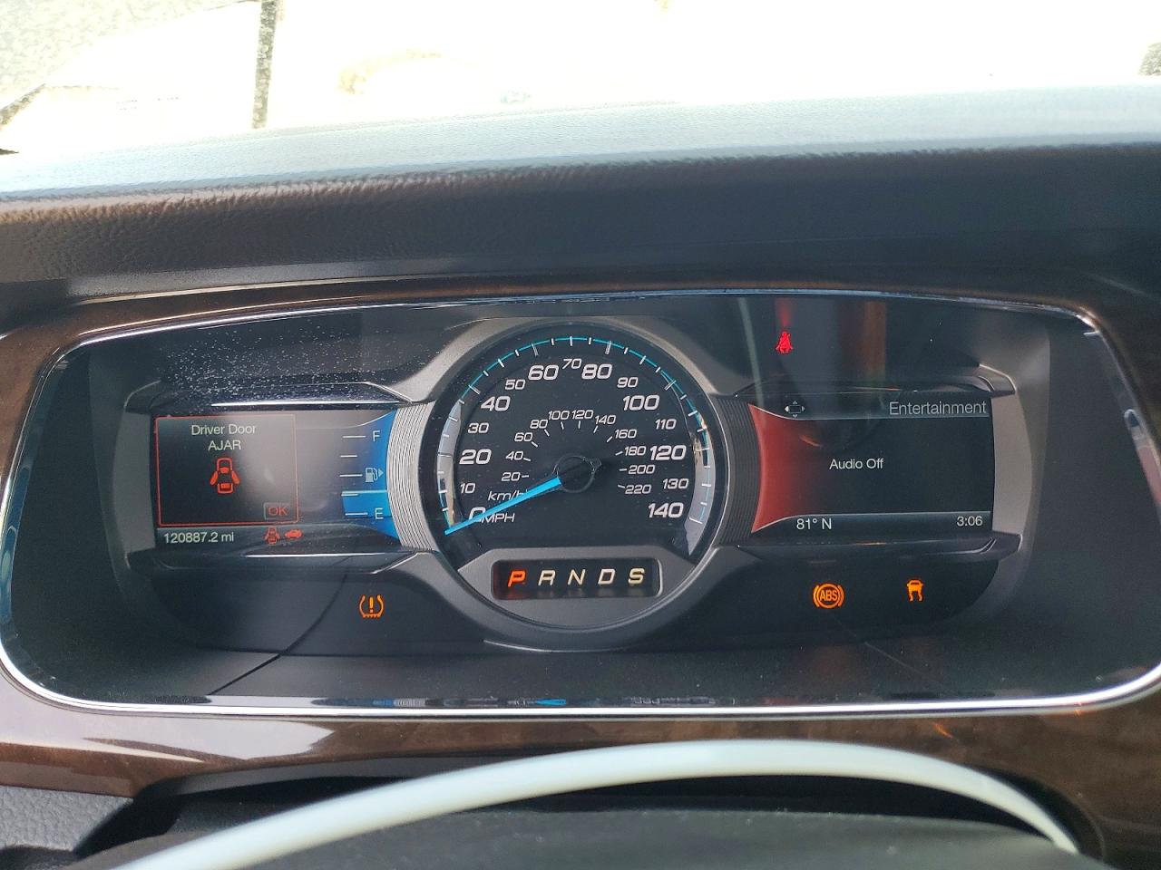 2015 FORD TAURUS photo 17
