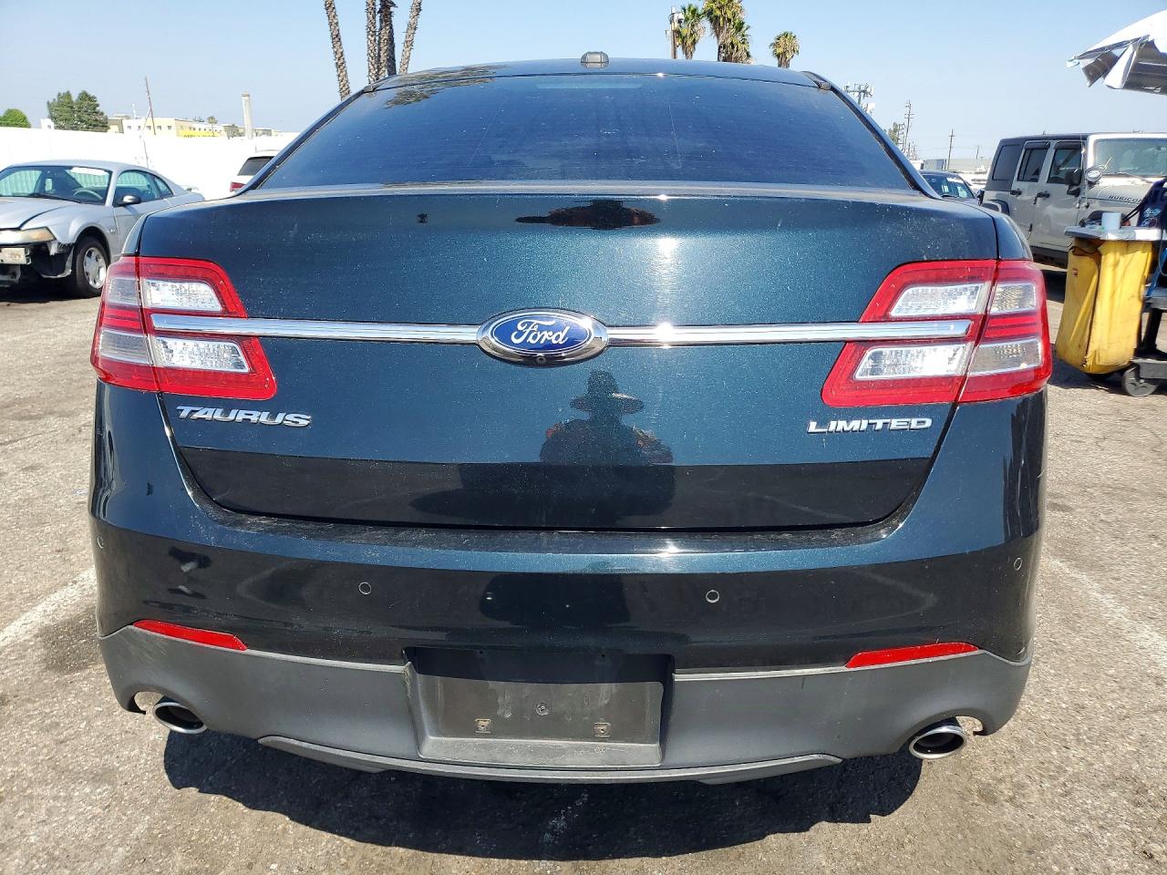 2015 FORD TAURUS photo 11