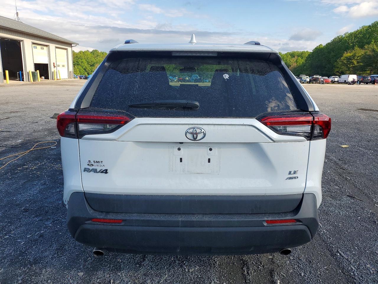 2021 TOYOTA RAV4 LE photo 16