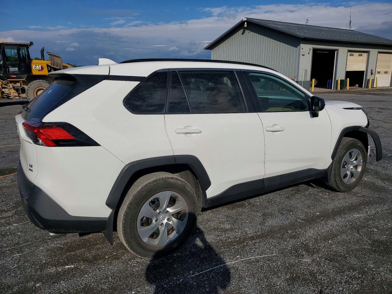 2021 TOYOTA RAV4 LE photo 7