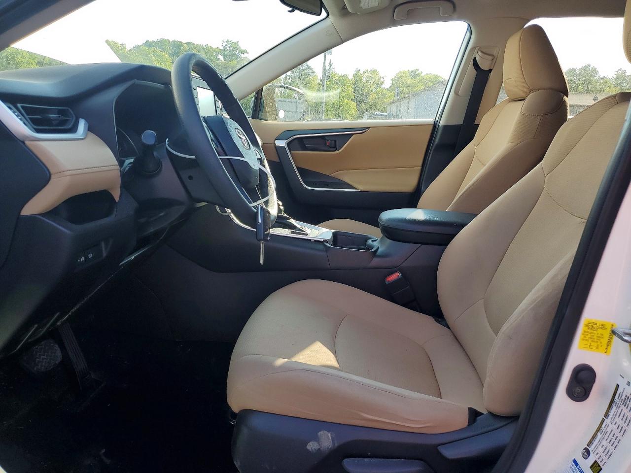 2021 TOYOTA RAV4 LE photo 19