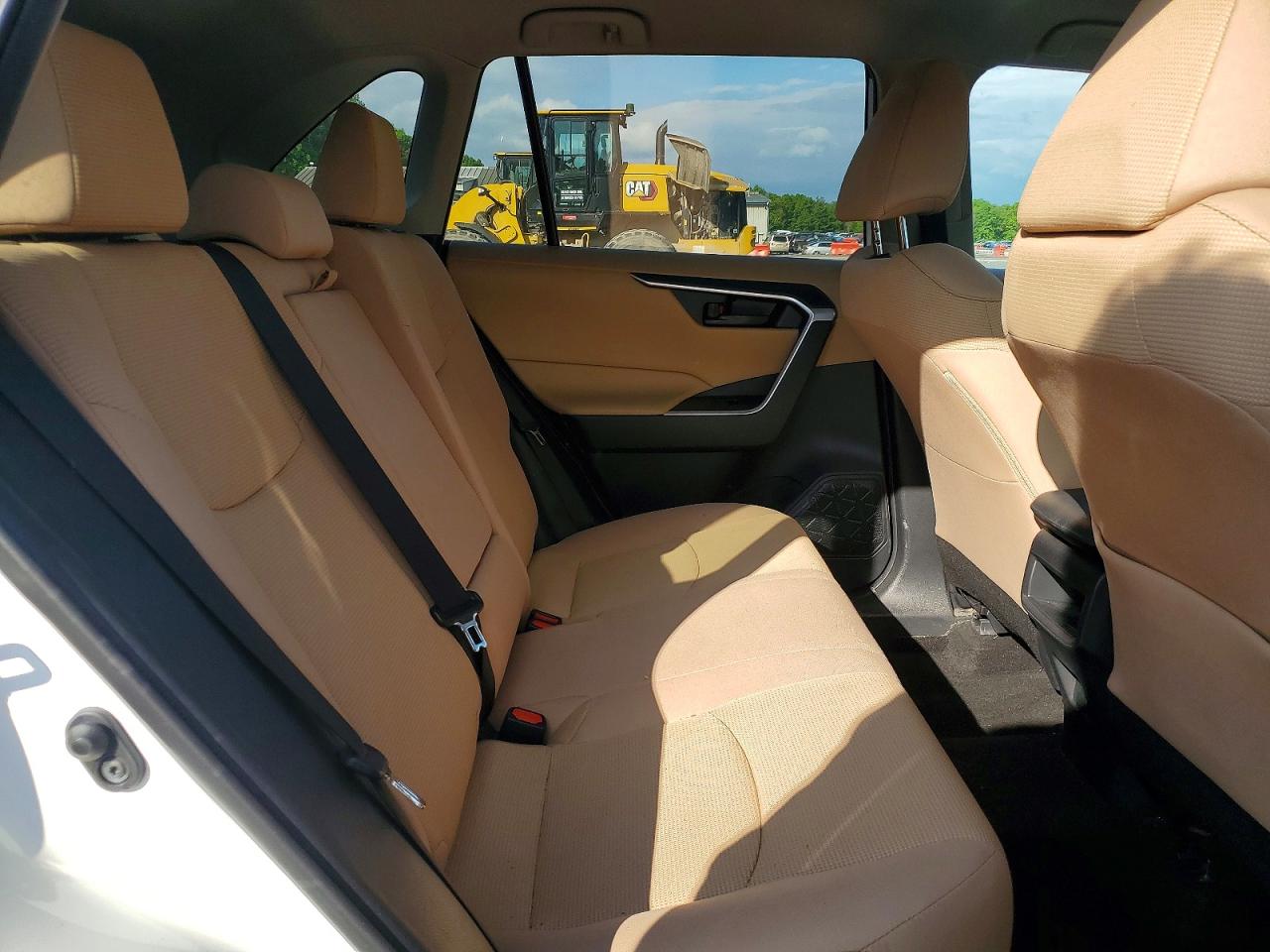 2021 TOYOTA RAV4 LE photo 31