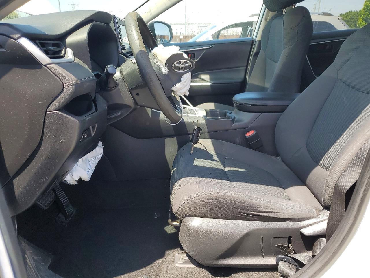 2021 TOYOTA RAV4 LE photo 19