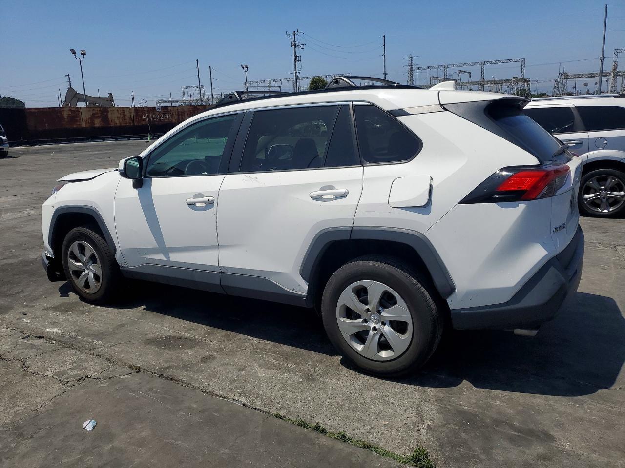 2021 TOYOTA RAV4 LE photo 4