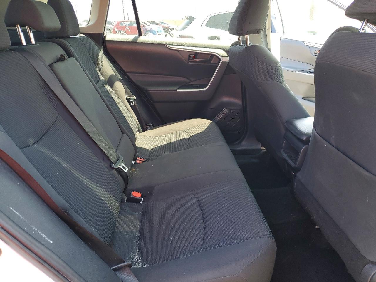 2021 TOYOTA RAV4 LE photo 28