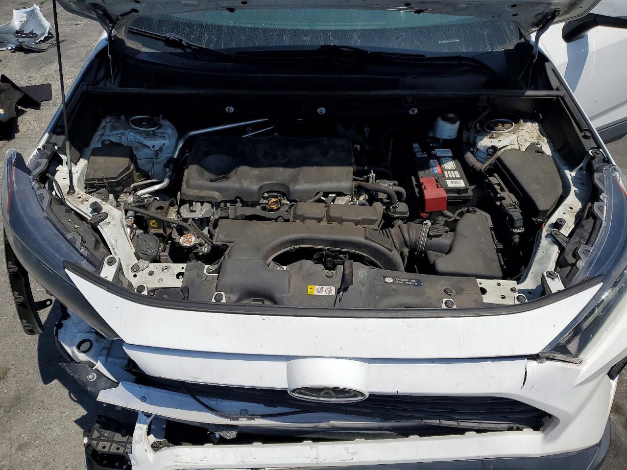 2021 TOYOTA RAV4 LE photo 31