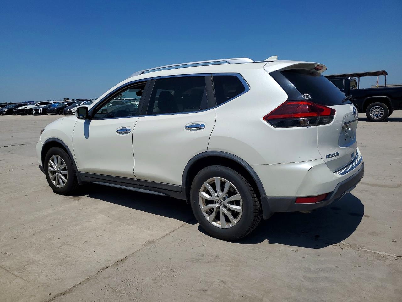 2018 NISSAN ROGUE SV photo 4