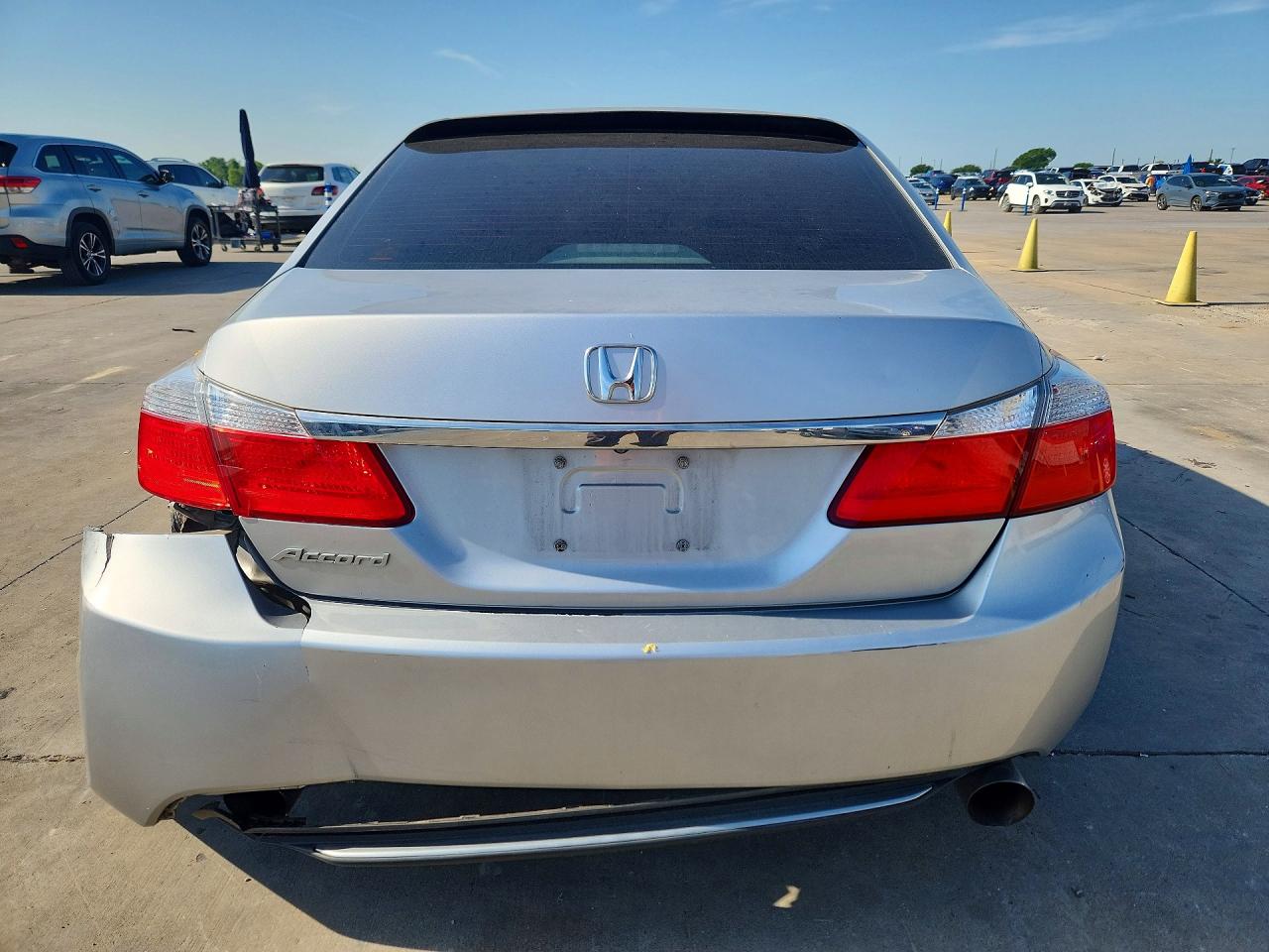 2013 HONDA ACCORD LX photo 16