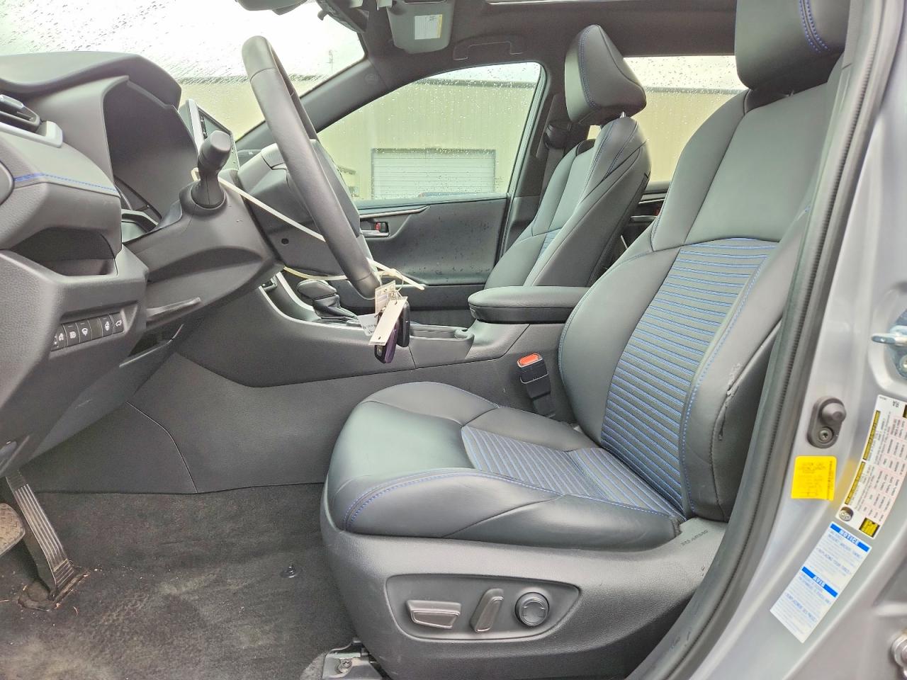 2021 TOYOTA RAV4 XSE photo 13