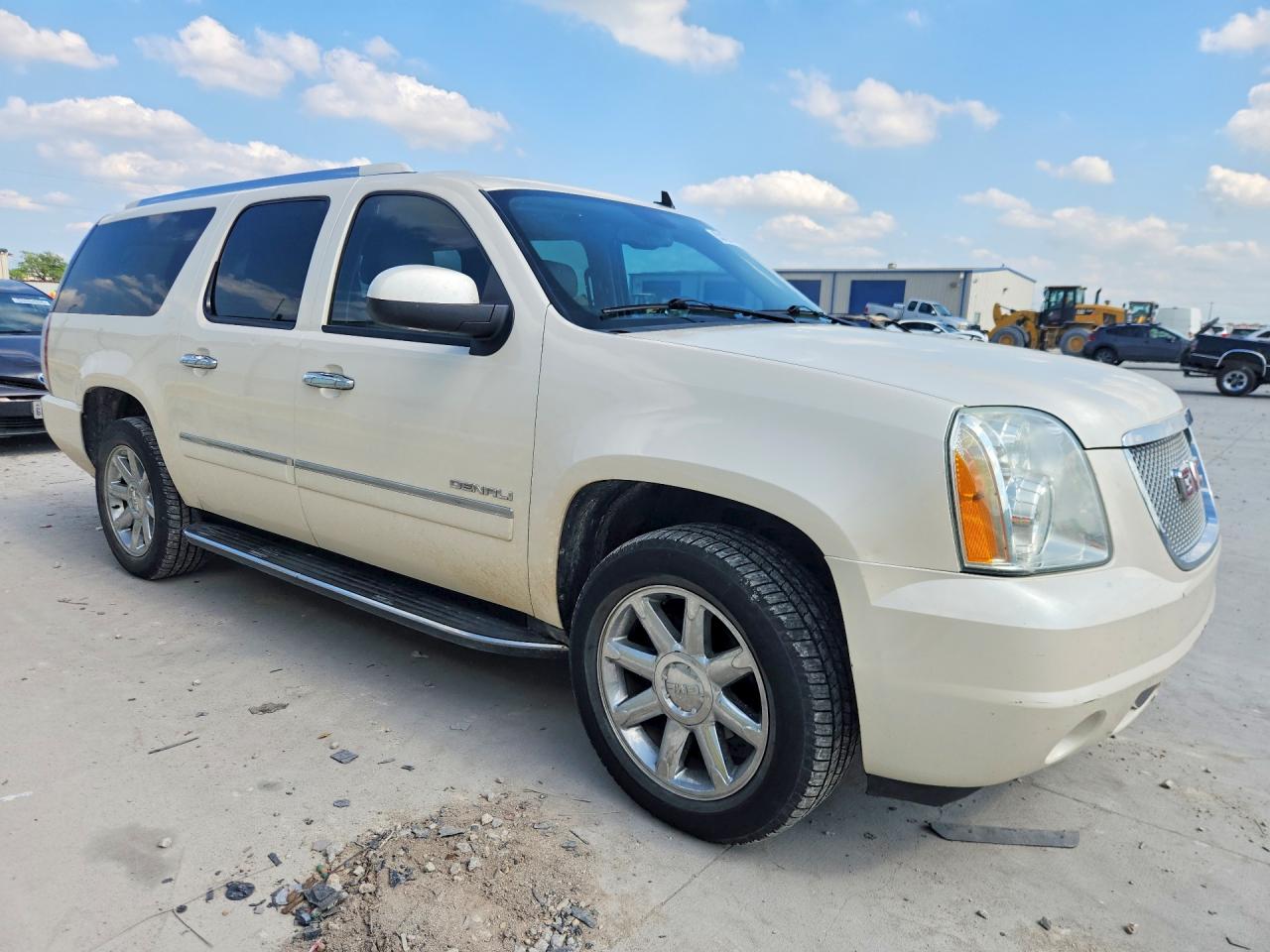 2013 GMC YUKON XL DENALI photo 7