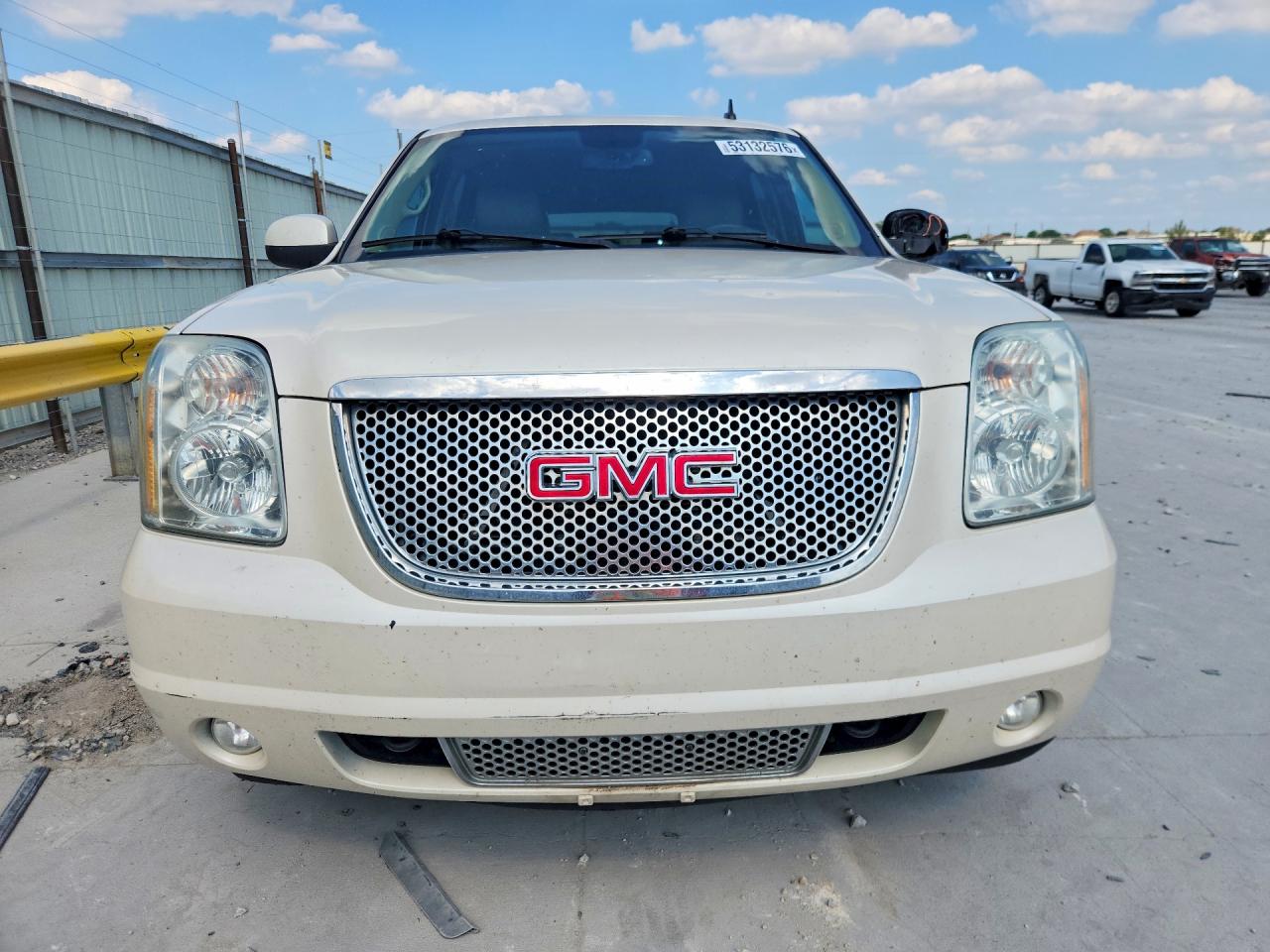 2013 GMC YUKON XL DENALI photo 9