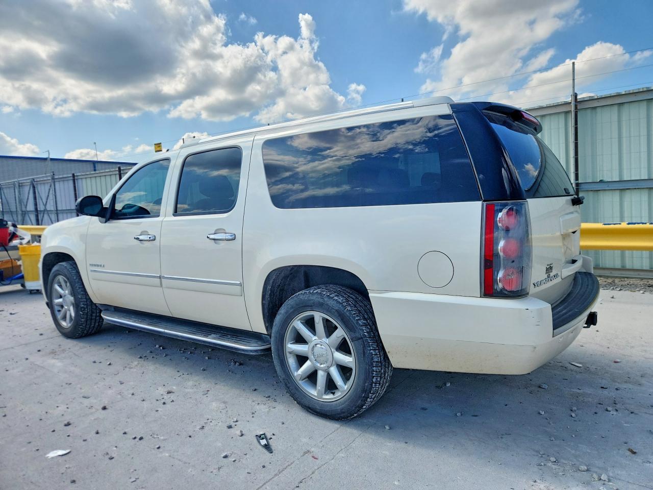 2013 GMC YUKON XL DENALI photo 3
