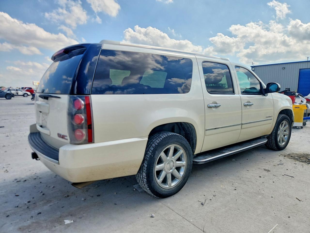2013 GMC YUKON XL DENALI photo 5