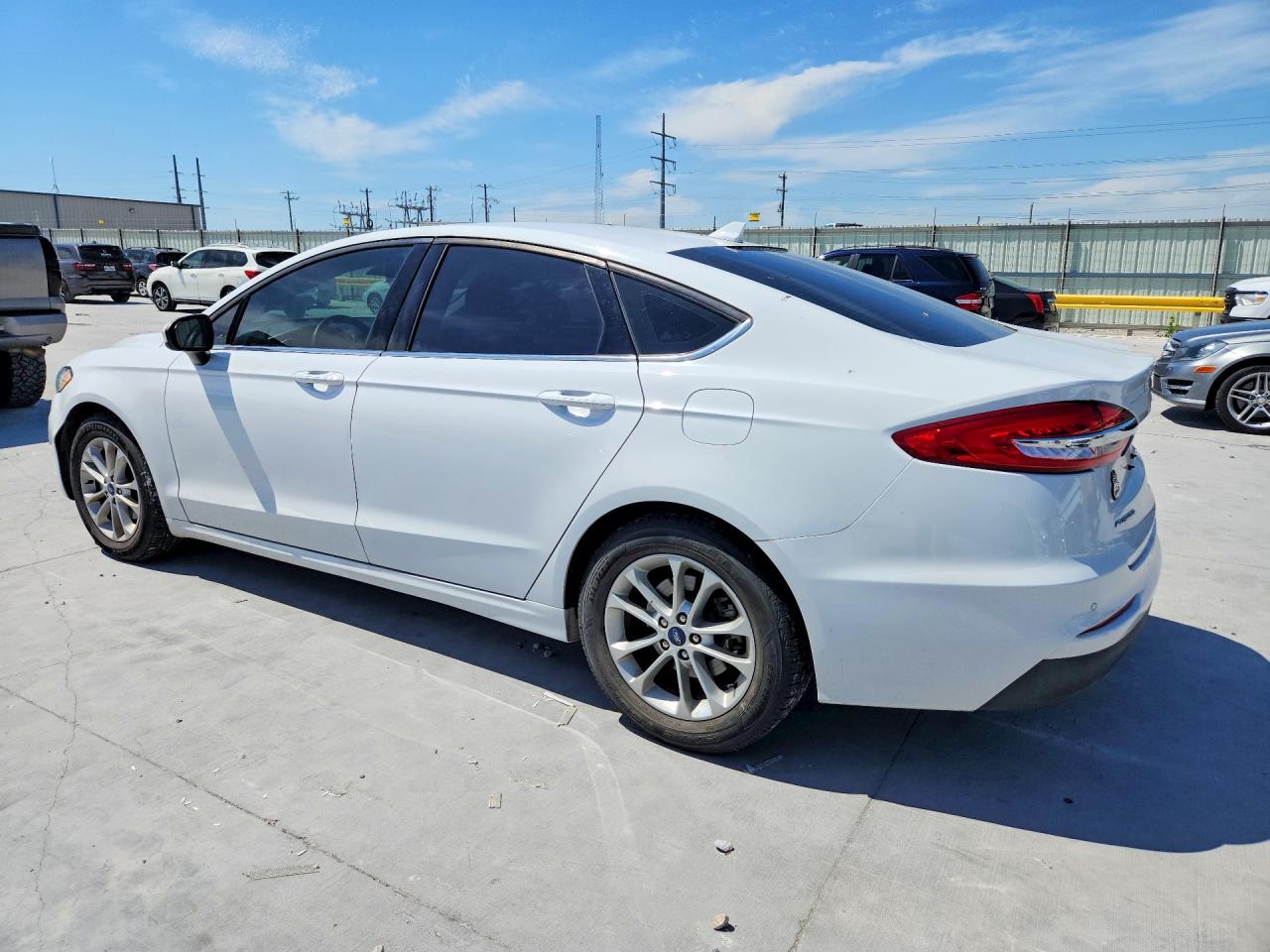 2019 FORD FUSION SE photo 2