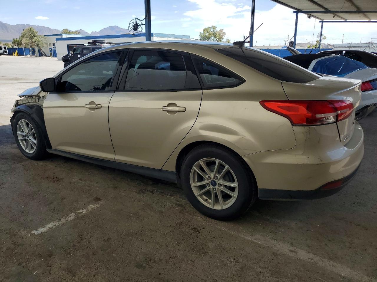 2017 FORD FOCUS SE photo 4