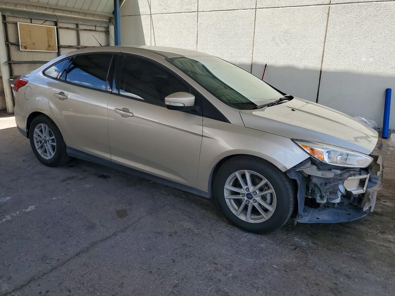 2017 FORD FOCUS SE photo 10