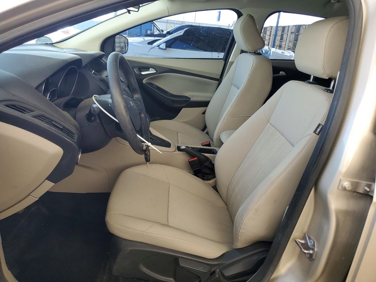 2017 FORD FOCUS SE photo 19