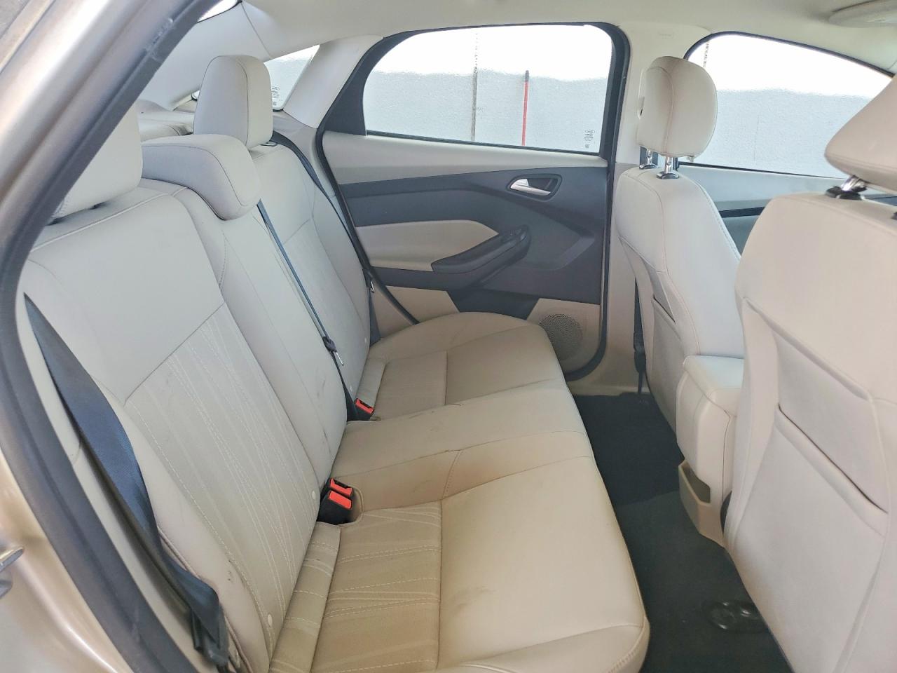 2017 FORD FOCUS SE photo 28