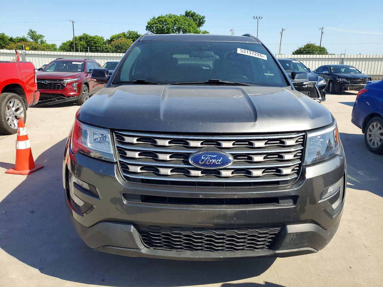 2017 FORD EXPLORER XLT photo 9