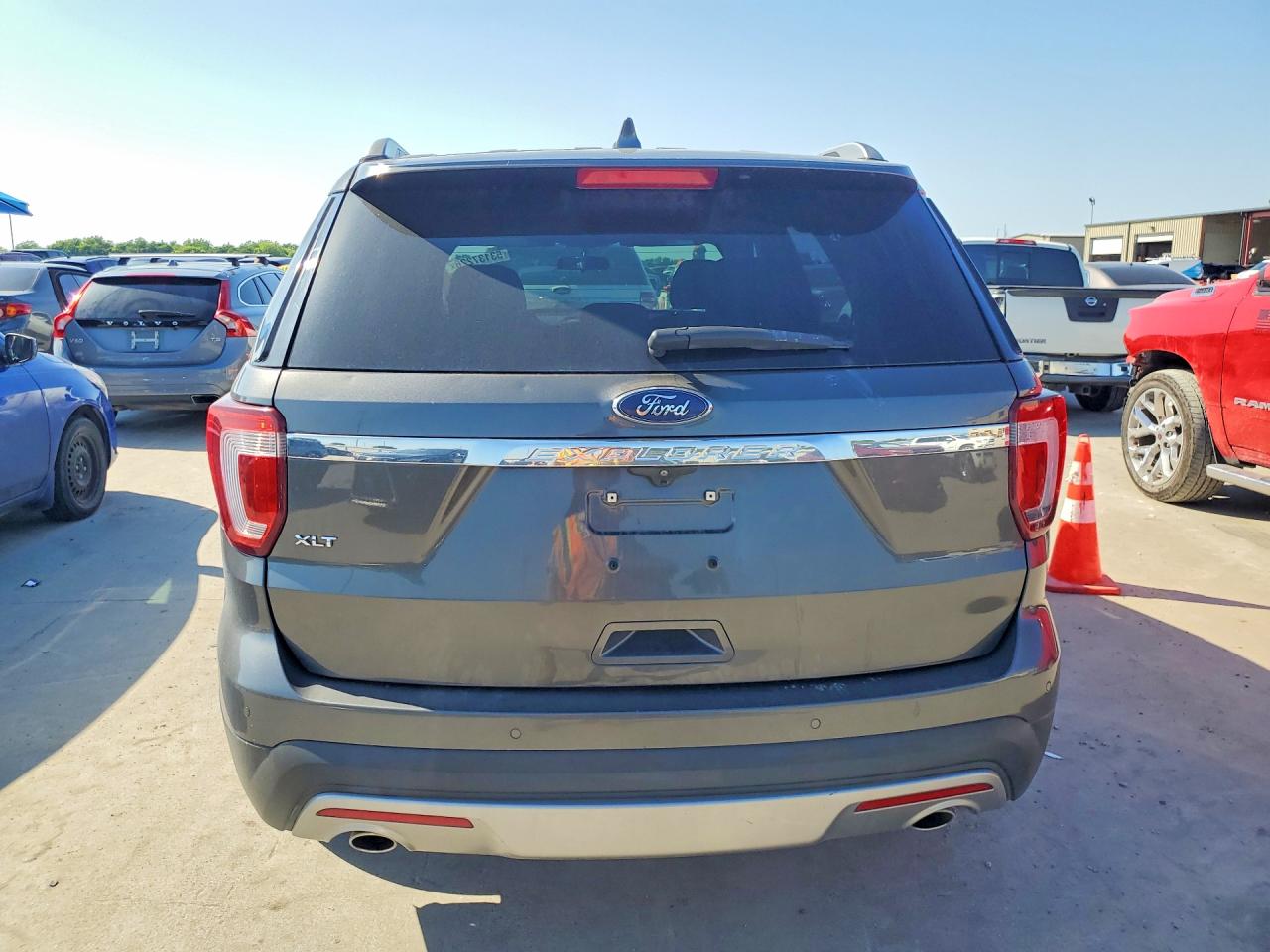 2017 FORD EXPLORER XLT photo 11